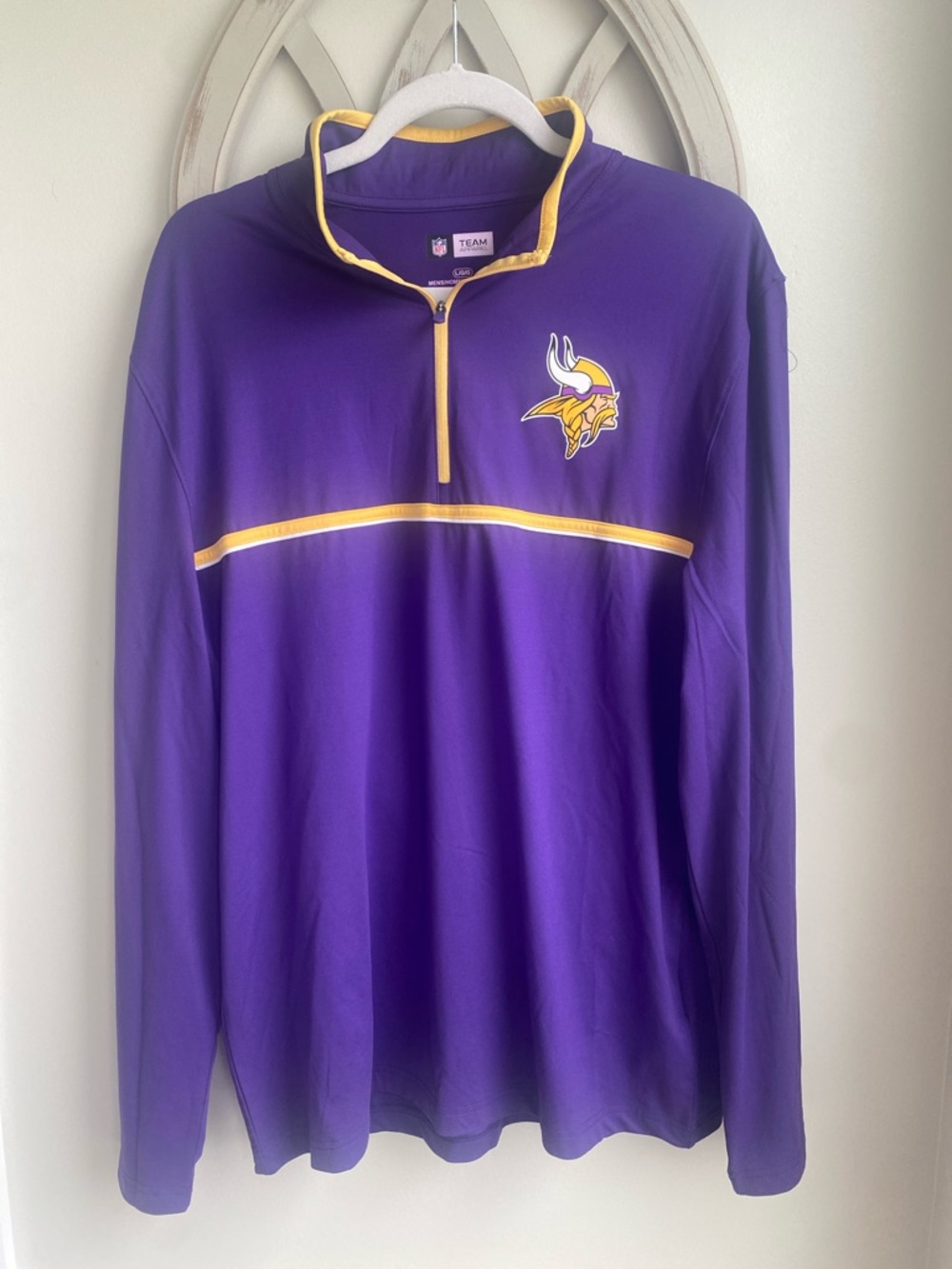 NFL Team Apparel Minnesota Vikings 1/4 zip pullover, yellow accents size Med